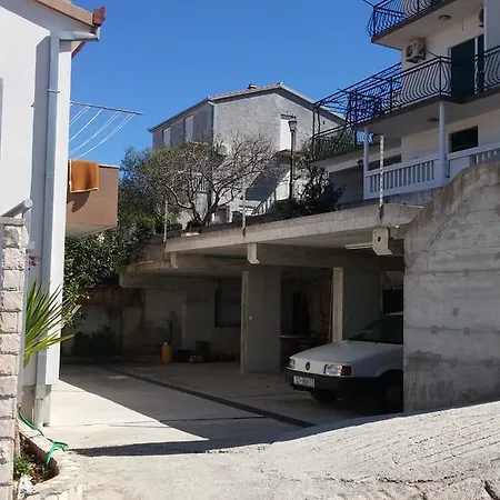 Apartman Karmen *