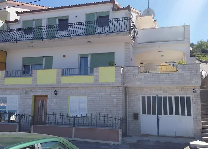 Apartman Karmen *